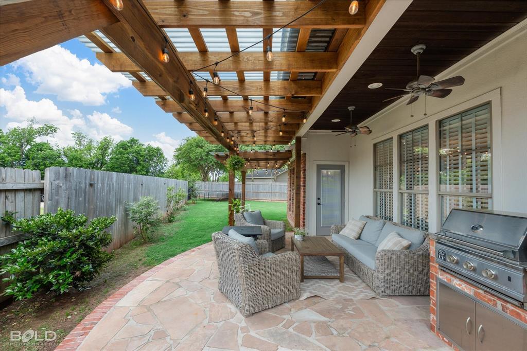 Bossier City, Louisiana 71111, United States, 3 Bedrooms Bedrooms, ,3 BathroomsBathrooms,Residential,Pending,122256