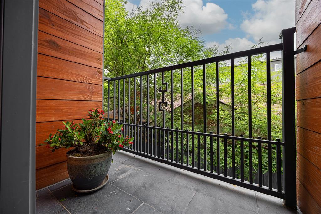 6004 Hudson Street Condos - Residential