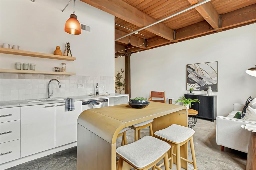 509 Elm Place Residence Condo - Residential