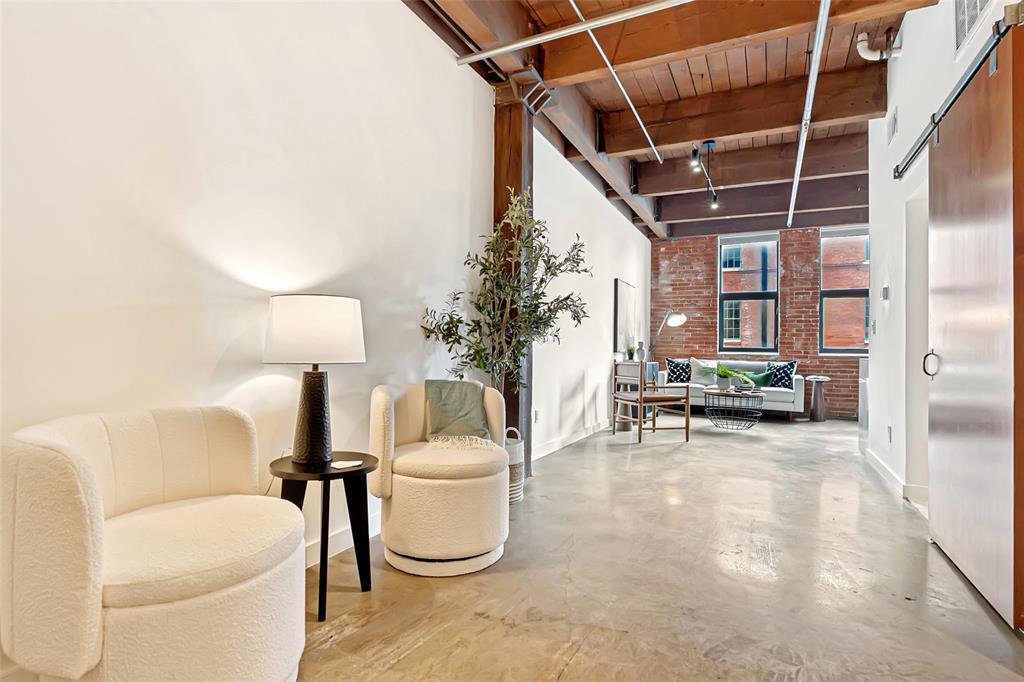509 Elm Place Residence Condo - Residential