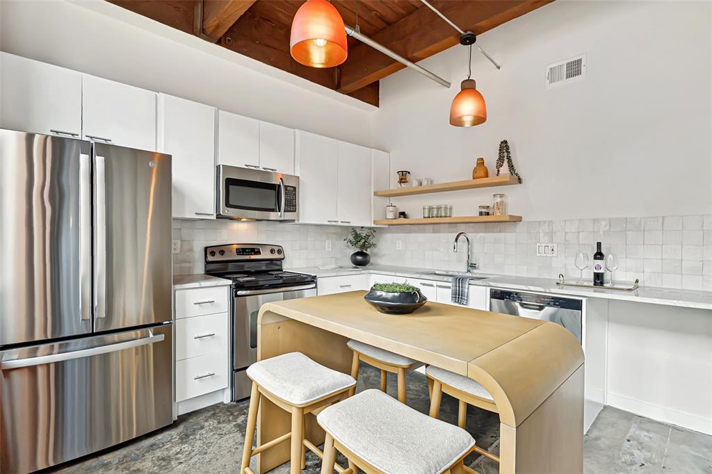 509 Elm Place Residence Condo - Residential