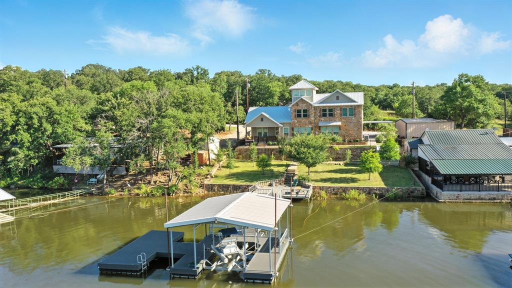 216 Private Road 1735