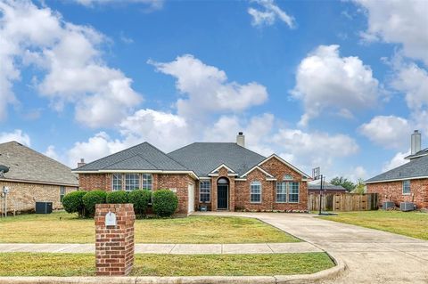 Photo of 105 Waterview Parkway, Red Oak, TX 75154 (MLS # 21092335) Photo of 105 Waterview Parkway, Red Oak, TX 75154 (MLS # 21092335)