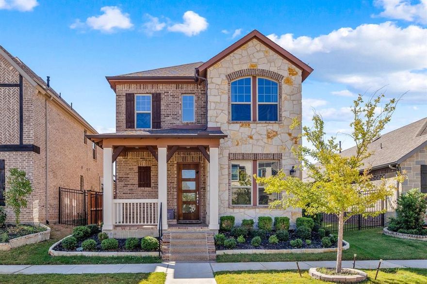 Built by David Weekly in the Viridian Community. 3-3-2 with an open and bright floor plan with large windows and natural light. Gorgeous wood floors throughout the downstairs, an inviting kitchen featuring granite counter tops, gas cooktop, painted cabinets, and a stunning large granite island.
Also includes Tankless water heater, Stainless steel appliances (includes refrigerator), and window treatment for most of the windows.  Pets are on a case by case basis.