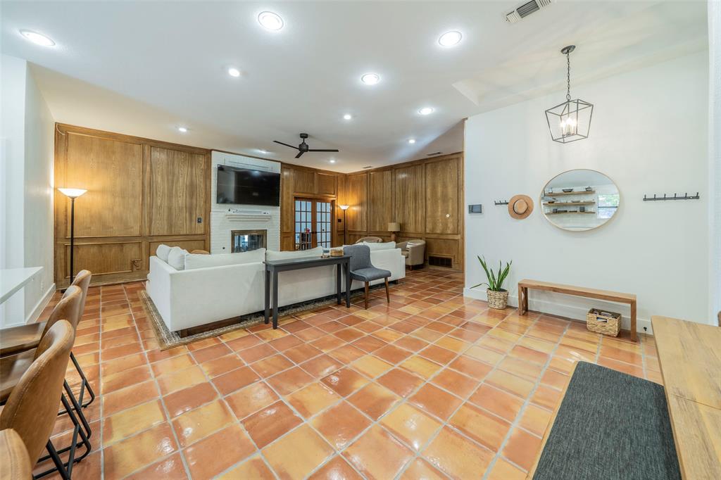 3008 Creekview Drive