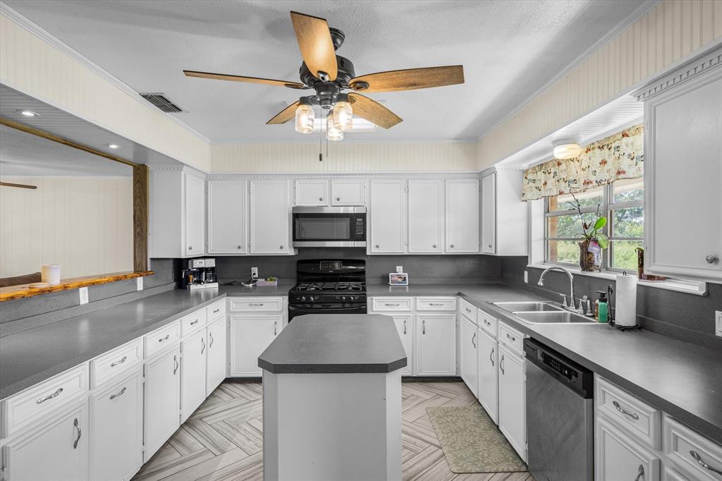 Acres 5.089, ABST: 765, SUR: J SALINGUA - Residential