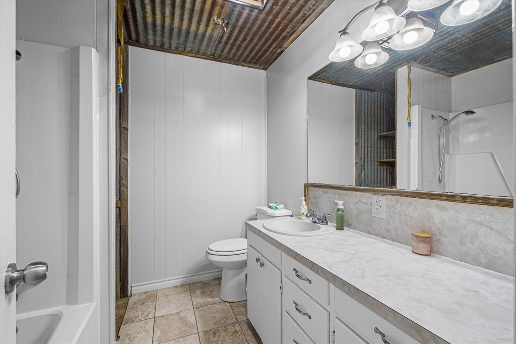 Acres 5.089, ABST: 765, SUR: J SALINGUA - Residential