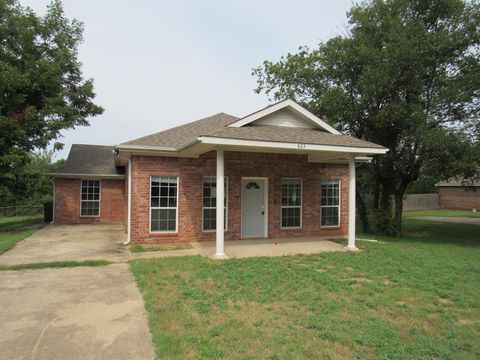 603 N Harrison Street West TX 76691