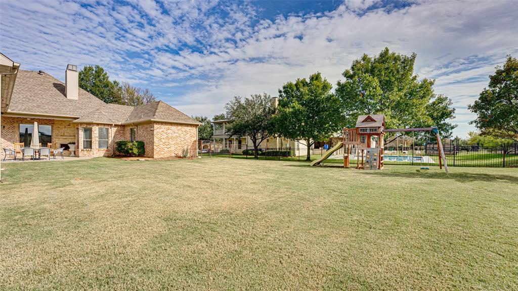 Photo 5 of 27 of 172 Stoneleigh Drive house