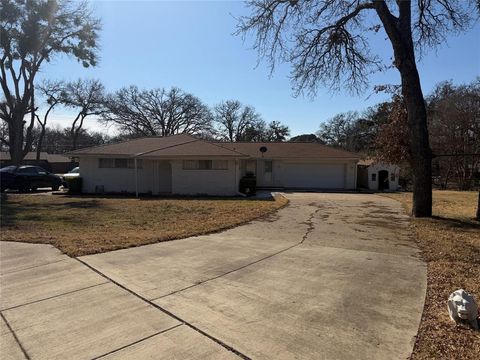 215 E Huitt Lane Euless TX 76040