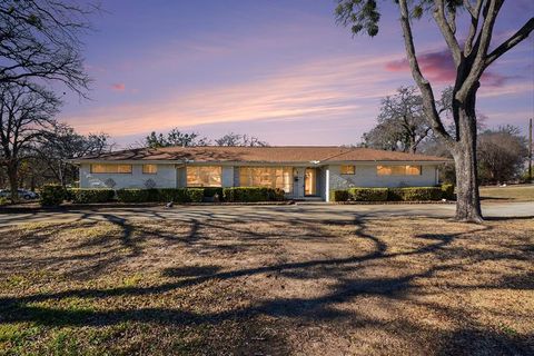 215 E Huitt Lane Euless TX 76040