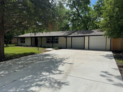 1220 Brittany Lane Arlington TX 76013