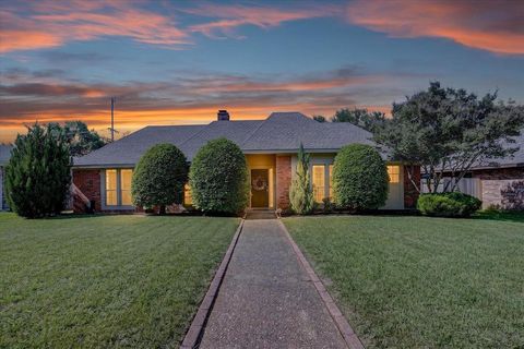 Photo of 3003 Laurel Lane, Plano, TX 75074 (MLS # 21239335)