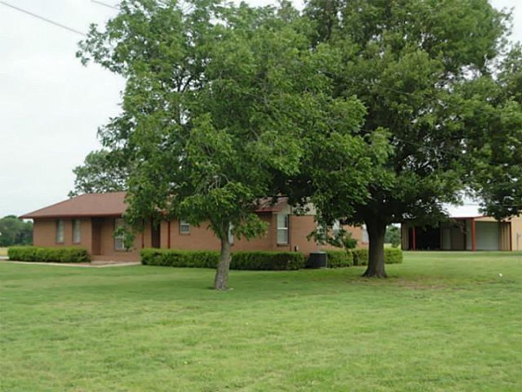Photo of 215 Westfield Way, Whitewright, TX 75491 (MLS # 21208719)