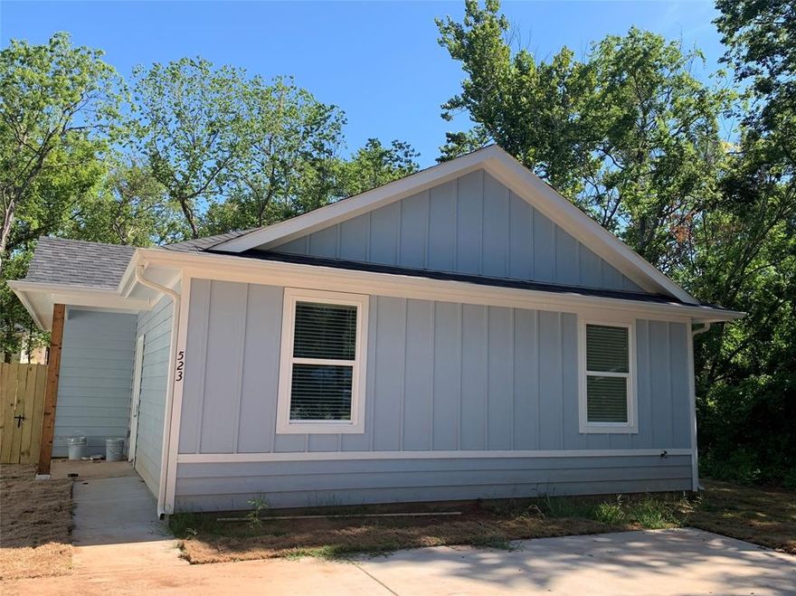 3 bedrooms and 2 baths.  Open floor plan  Fenced backyard. Farmhouse style.  
 Pets allowed.  Application fee for each adult over 18.   References required.