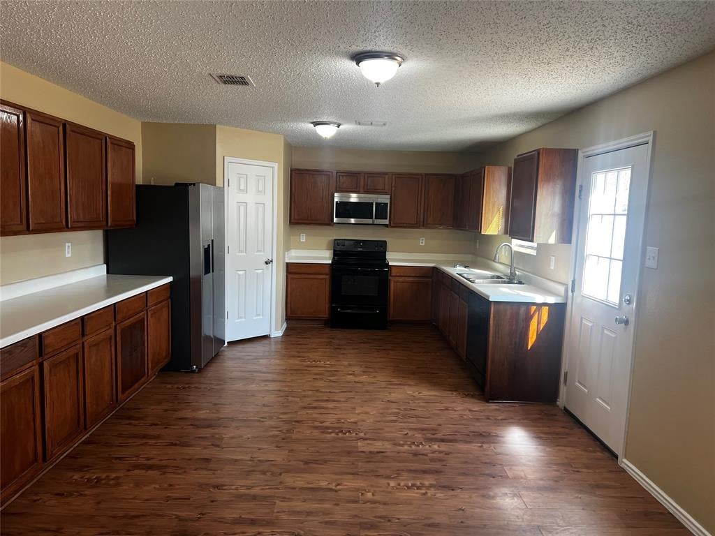 Photo of 1724 Creek Bend Lane, Little Elm, TX 75068 (MLS # 21385500)