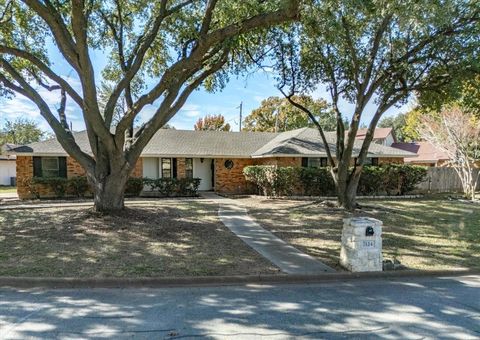 7124 Meadow Park N North Richland Hills TX 76180