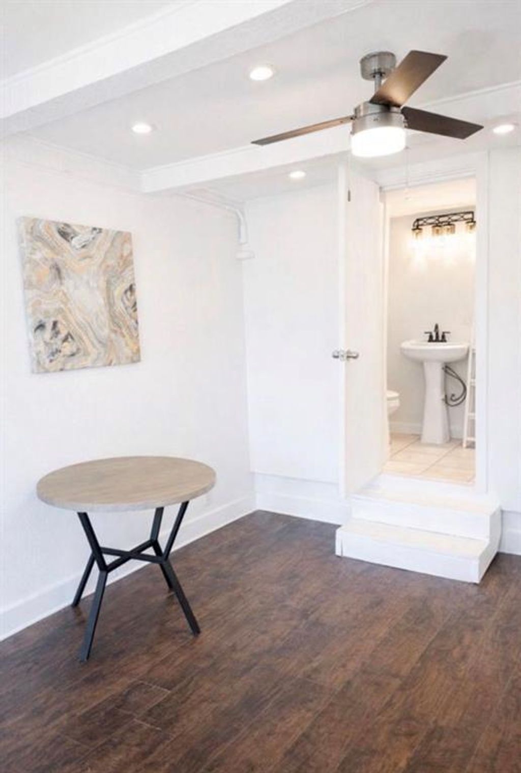 Photo of 928 S Windomere Avenue #C, Dallas, TX 75208 (MLS # 21251785)