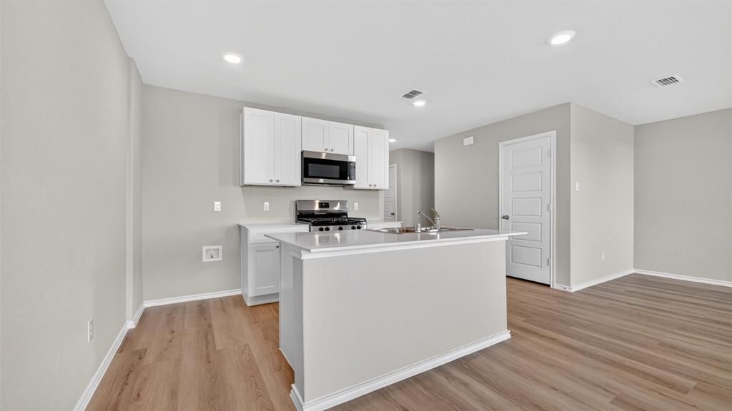 Photo of 814 KING'S Way, Hillsboro, TX 76645 (MLS # 21318611)