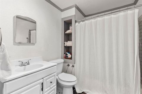 Tiny photo for 4002 Park Street, Greenville, TX 75401 (MLS # 21201297)