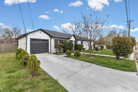 Tiny photo for 4002 Park Street, Greenville, TX 75401 (MLS # 21201297)