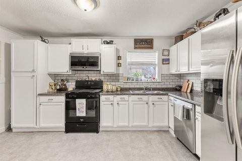 Tiny photo for 4002 Park Street, Greenville, TX 75401 (MLS # 21201297)