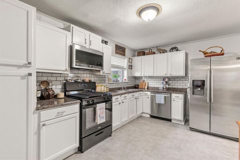 Tiny photo for 4002 Park Street, Greenville, TX 75401 (MLS # 21201297)