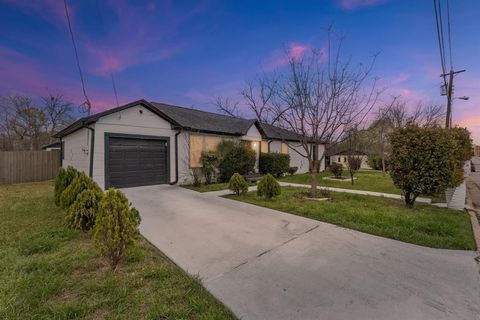 Tiny photo for 4002 Park Street, Greenville, TX 75401 (MLS # 21201297)
