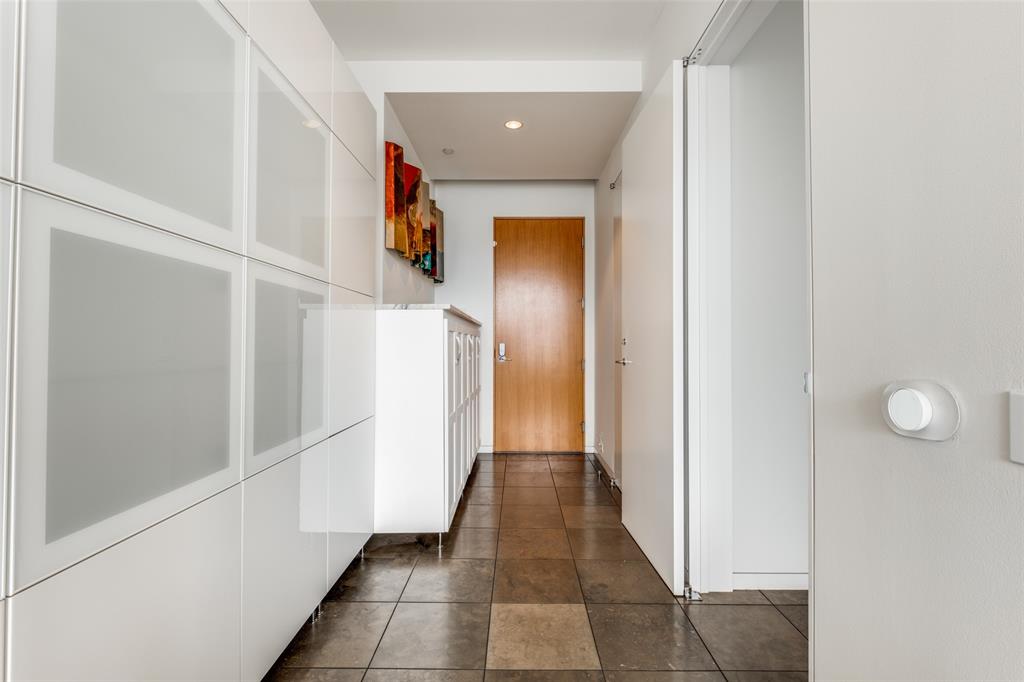 2430 Victory Park Lane 2206