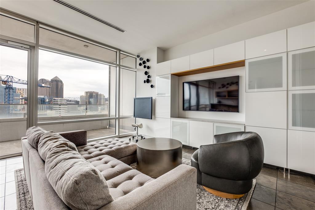 2430 Victory Park Lane 2206