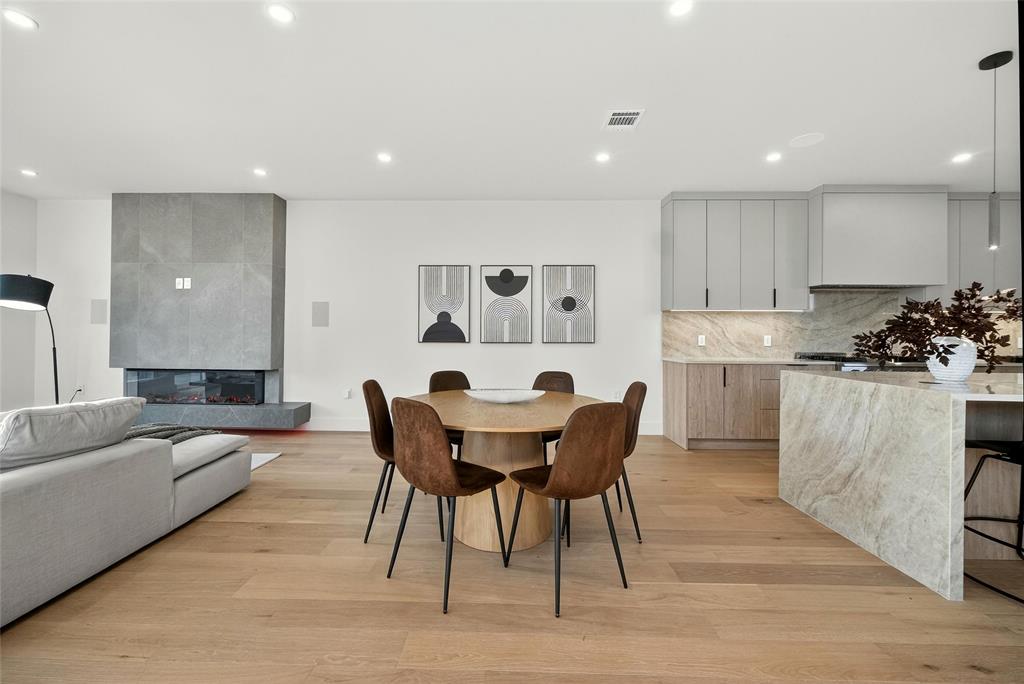 6529/6531 Victoria Avenue