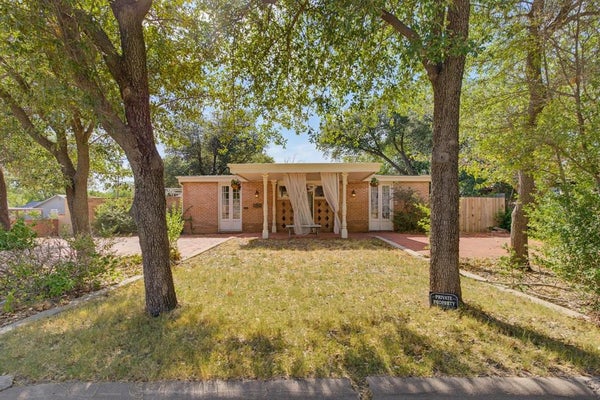 1042 SANTOS ST, ABILENE, TX 79605 - Image 2f035aab5bc26940c394cecb7910bd2b/1914376987
