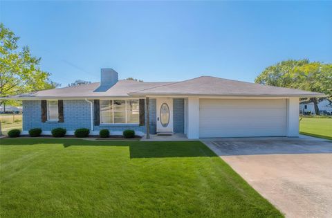 Photo of 405 W 3rd Street, Anna, TX 75409 (MLS # 21167542)