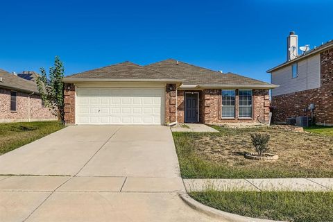 608 Piper Drive Saginaw TX 76179