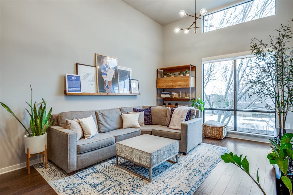 4411 Bowser Avenue 305