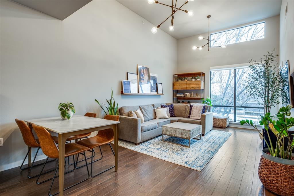 4411 Bowser Avenue 305