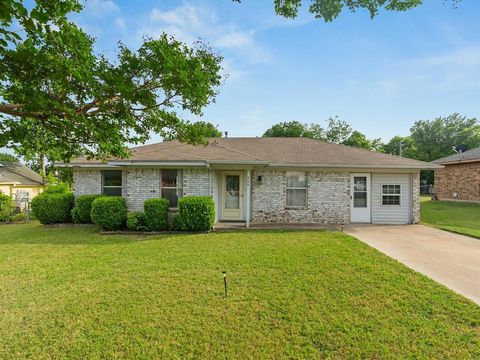 209 W Huffman Street Krum TX 76249
