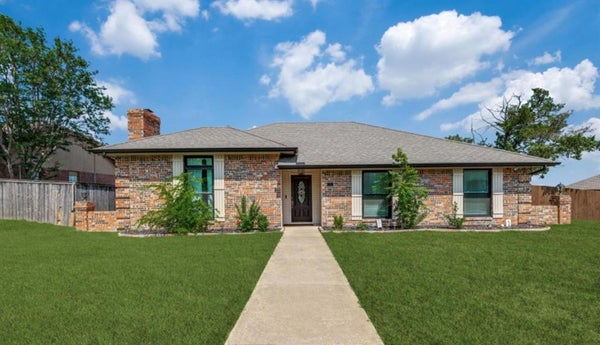 171 WILDWOOD DR, DESOTO, TX 75115 - Image 2f2342c2cfff71748ad3b3d17fe69ed2/1574910098