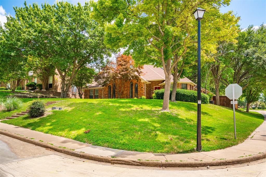 900 Forest Hill Court