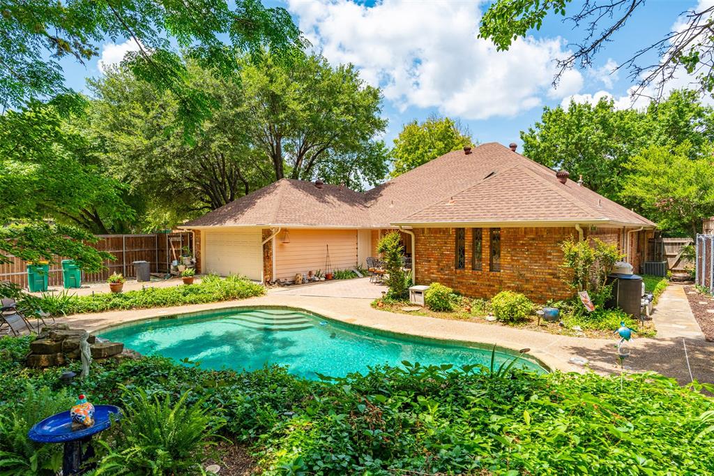 900 Forest Hill Court