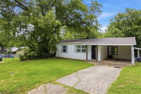 Photo of 620 E Sears Street, Denison, TX 75021 (MLS # 21368271)