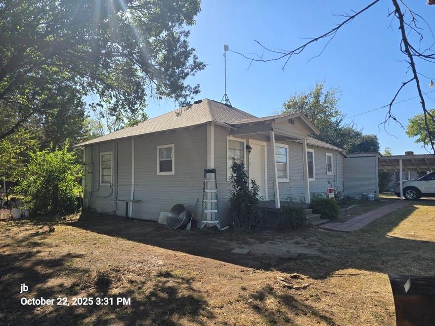 LOTS OF HISTORY COMES ALONG WITH THIS OLDER TWO BEDROOM HOME ON LARGE FENCED YARD, HOME SITS RIGHT ON THE CORNER OF 175 AND LETAVA FOR EASY ACCESS FOR DALLAS COMMUTERS, SELLER SAYS THIS PROPERTY CAN BE COMMERCIAL OR LEAVE AS IS AND ENJOY THE LARGE FENCED BACK YARD, ATTACHED CARPORT, BONUS ROOM OFF THE KITCHEN AREA WHERE YOU WILL FIND THE LAUNDRY SITUATED. HOME OWNERS CAN USE THIS BONUS FOR GAME, OFFICE, PLAY OR CRAFT ROOM OR MAN CAVE. GREAT INVESTMENT PROPERTY