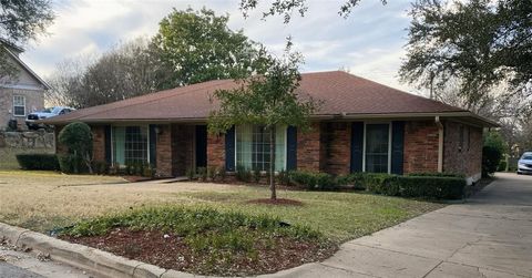 Photo of 1524 Trafalgar Road, Fort Worth, TX 76116 (MLS # 21171632)