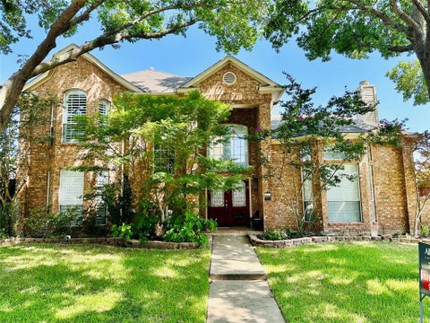 Photo of 701 pine lakes DR, Plano, TX 75025 (MLS # 21397042)