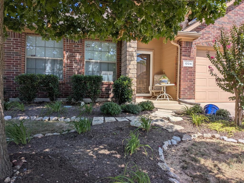 1004 Vintage Avenue
