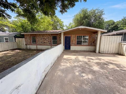 Photo of 2210 Ben Hur Street, Dallas, TX 75253 (MLS # 21327127)