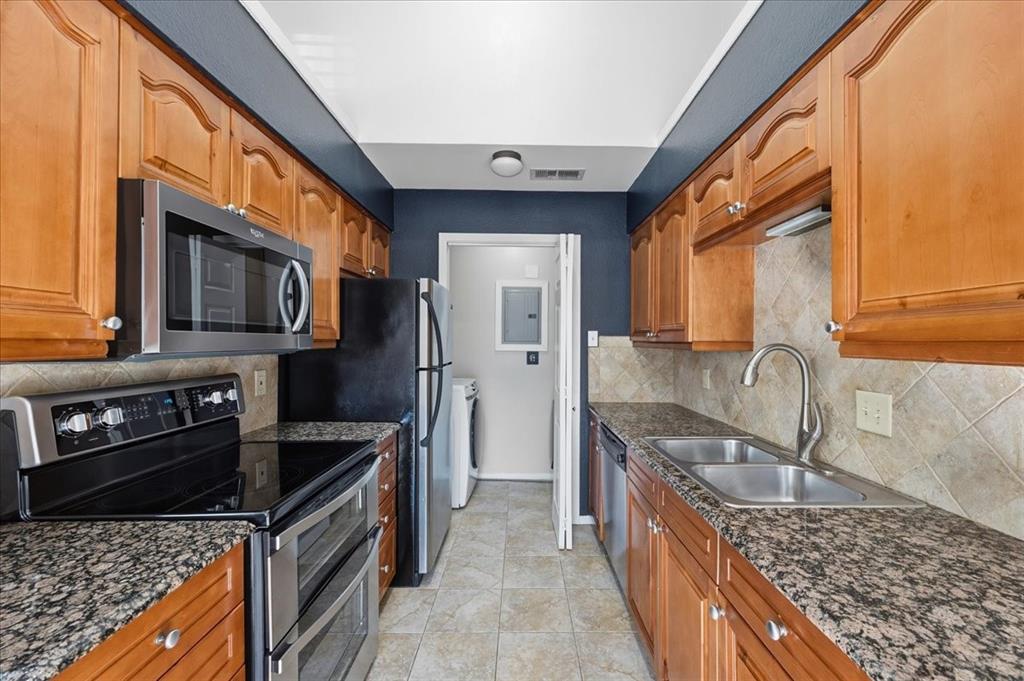 Cedar Creek Twnhms - Residential