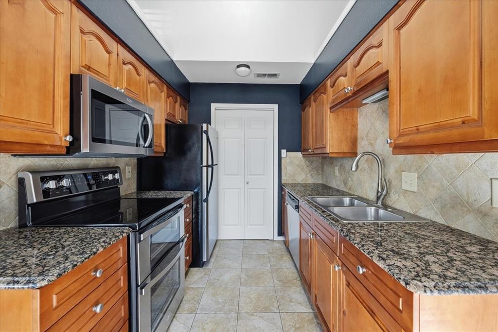 Cedar Creek Twnhms - Residential