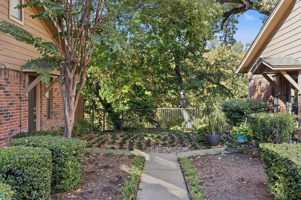 Cedar Creek Twnhms - Residential