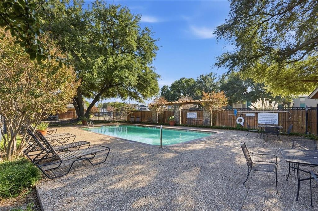 Cedar Creek Twnhms - Residential